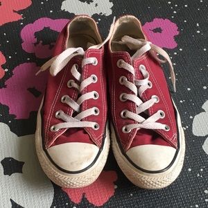 Maroon converse